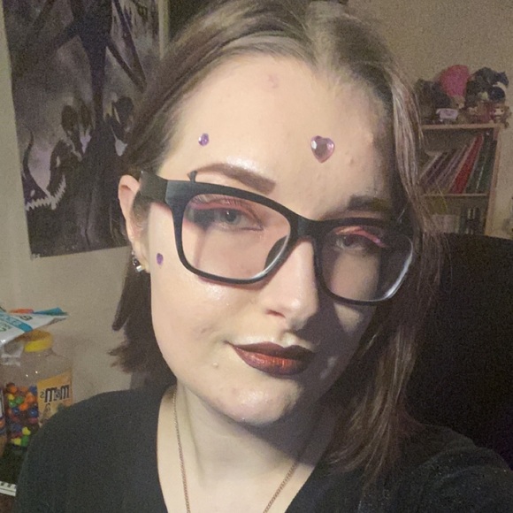 Meet Ashley and Welcome to my Closet! - Picture 1 of 10